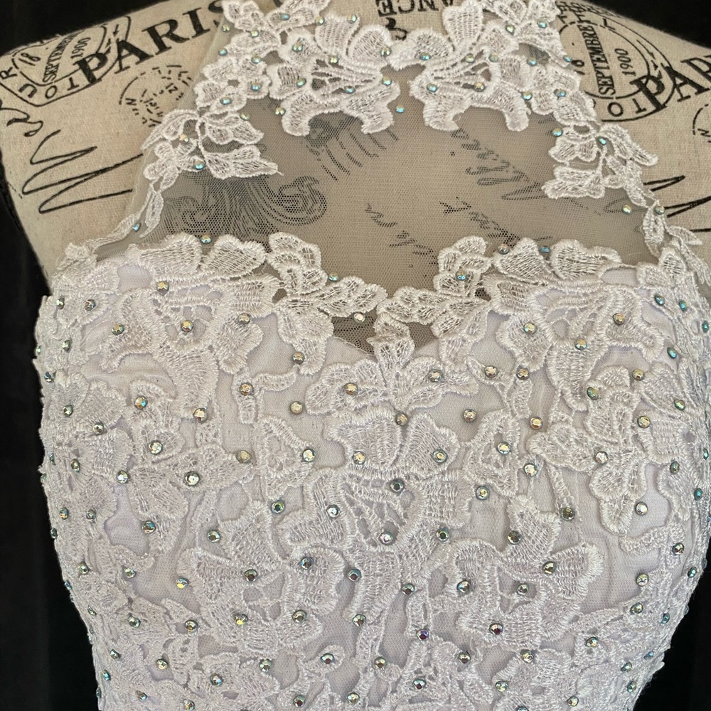 Elegant White Lace Wedding Dress